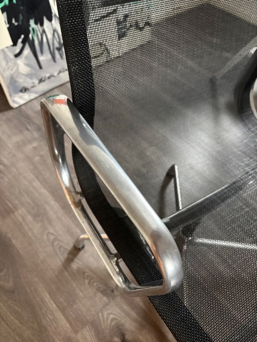 8x Vitra EA 108 black netweave