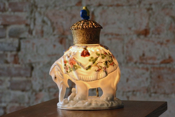 Lampada da tavolo asiatica restaurata, ottone, porcellana, nuova elettrificazione, India. Anni '70, Herzog (foto 3 di 11)
