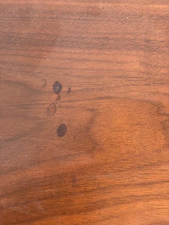 Image 1 of Mesa auxiliar de nogal de mediados de siglo con base de tulipán