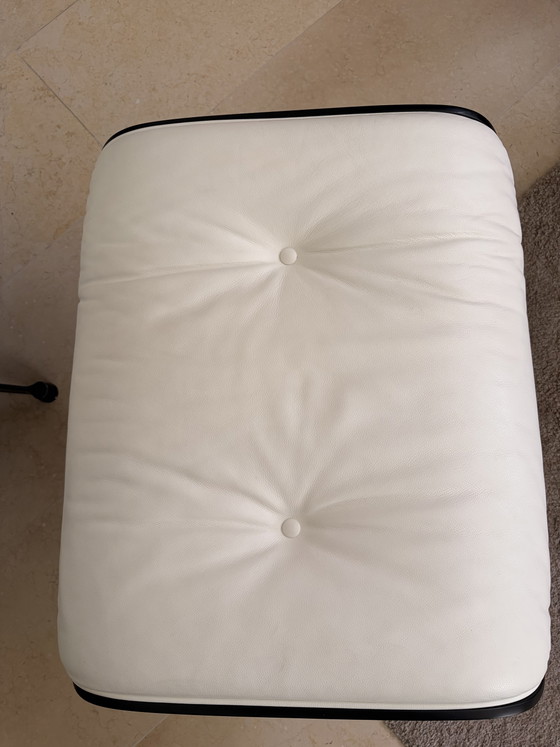 Originale Vitra Eames Lounge Chair +Ottoman pelle Bianco 2007 – Poltrone (photo 7 of 13)