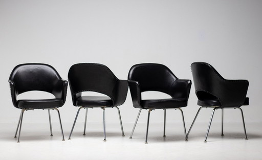 4 SAARINEN EXECUTIVE-SESSEL FÜR KNOLL IN ORIGINAL SCHWARZEM LEDER