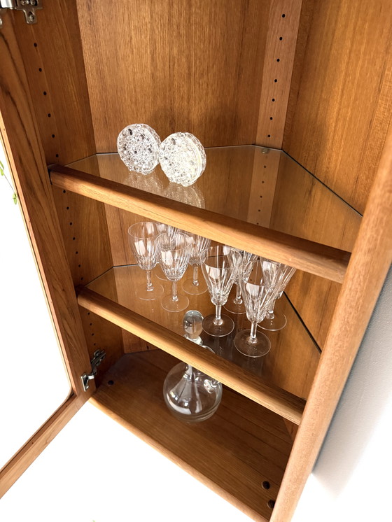 Image 1 of Vetrina vintage sospesa (ad angolo), Dyrlund '70