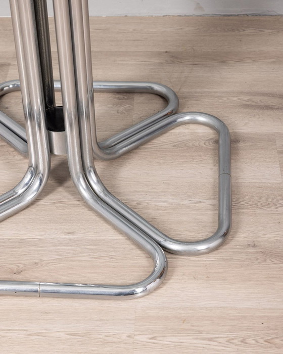 Image 1 of Vierkante tafel uit de jaren 70 in verchroomd metaal en glas Italiaans ontwerp