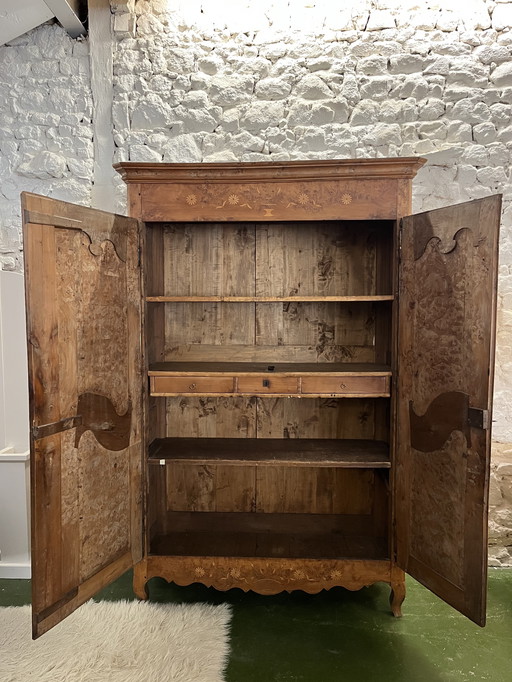 Gabinete del siglo XIX en olmo macizo y nudo de olmo macizo