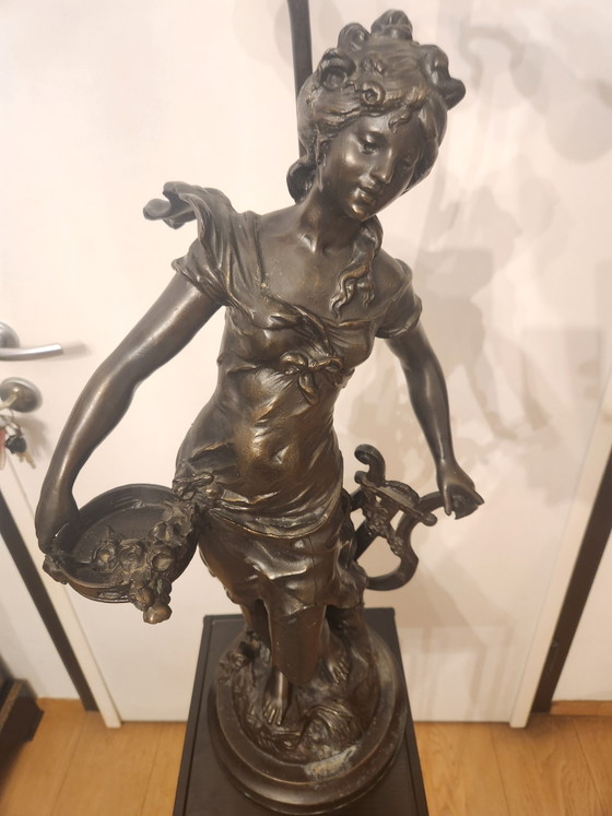 Image 1 of Grote Monumentale Bronzen Lamp / Vloerlamp naar L. & F. Moreau - "Vrouw met lier" met Tiffany-stijl glaskap - 100 cm - 15,5 kg