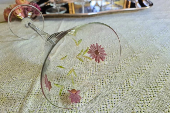 Image 1 of 6x Theresienthal meesterglas glazen op hoge steel, met goud, roze en lindegroen
