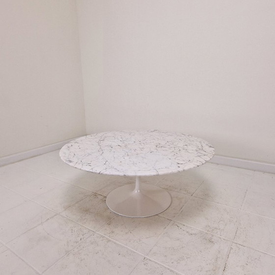 Image 1 of Table basse en marbre de Carrare ancien par Eero Saarinen pour Knoll International