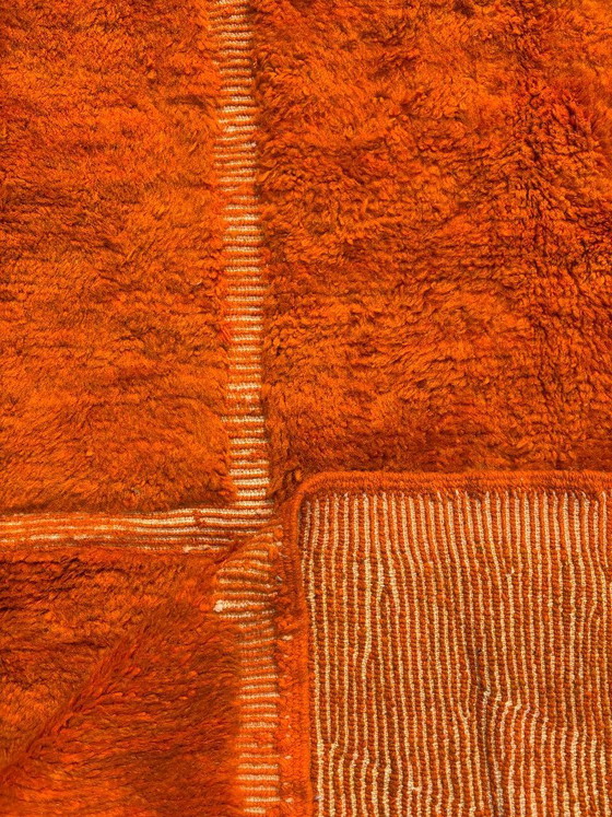 Image 1 of Handgeknüpfter marokkanischer Berberteppich – Oranger Wollteppich 210 x 320 cm – Moderner, strukturierter Teppich