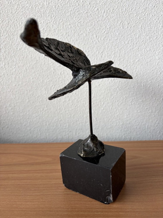 Image 1 of Bernadette Leijdekkers bronze swallow 20 cm