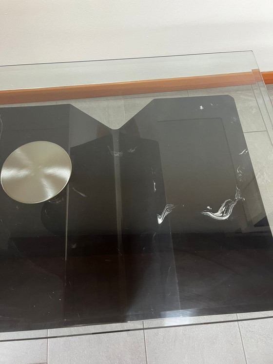 Image 1 of Table basse en marbre et verre des années 1960-1970, design inspiré de l'ère spatiale.