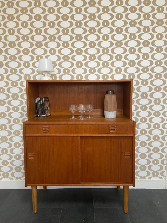 Image 1 of Kast met schuifdeuren, lade en opzetgedeelte van Aejm Møbler