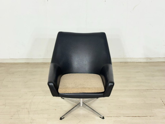 Image 1 of Draaistoel uit het midden van de 20e eeuw / Vintage designklassieker uit de jaren 60 / Fauteuil