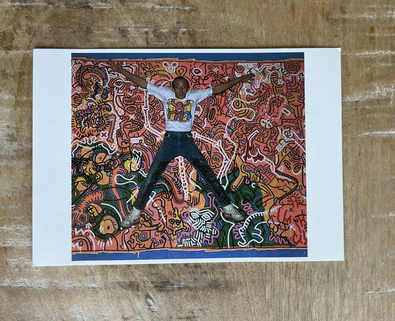 Image 1 of Keith Haring (1958-1990), Keith Haring en el Museo Stedelijk, Copyright Patricia Steur 1995, Impreso en Holanda