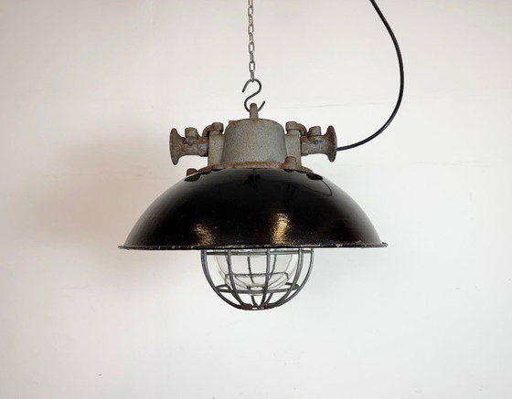 Image 1 of Industriële kooilamp van zwart emaille en gietijzer, jaren 60