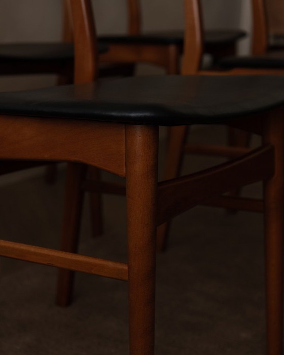 Image 1 of Ensemble de 6 chaises de salle à manger danoises style milieu du siècle · Teck et Skai noir