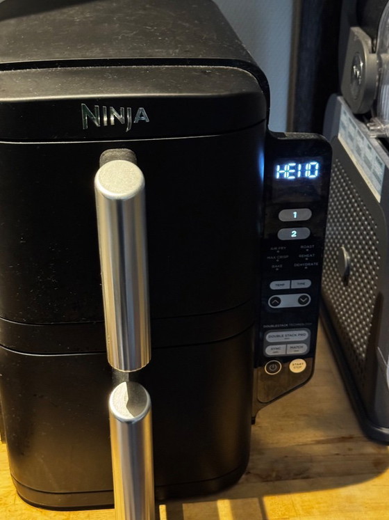 Ninja Doppeldeck-Heißluftfritteuse 7,6 Liter – Küchenzubehör, Metal, Plastic (photo 4 of 5)