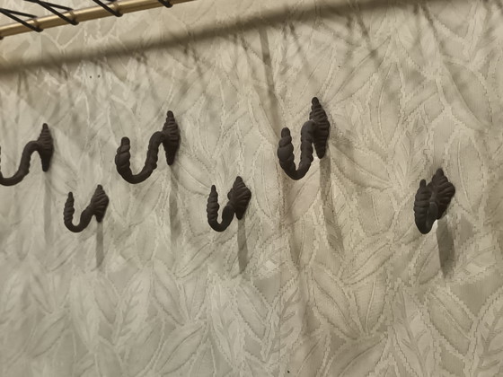 Garde-robe des années 1950 – Étagères murales, Textile, Metal (photo 9 of 13)