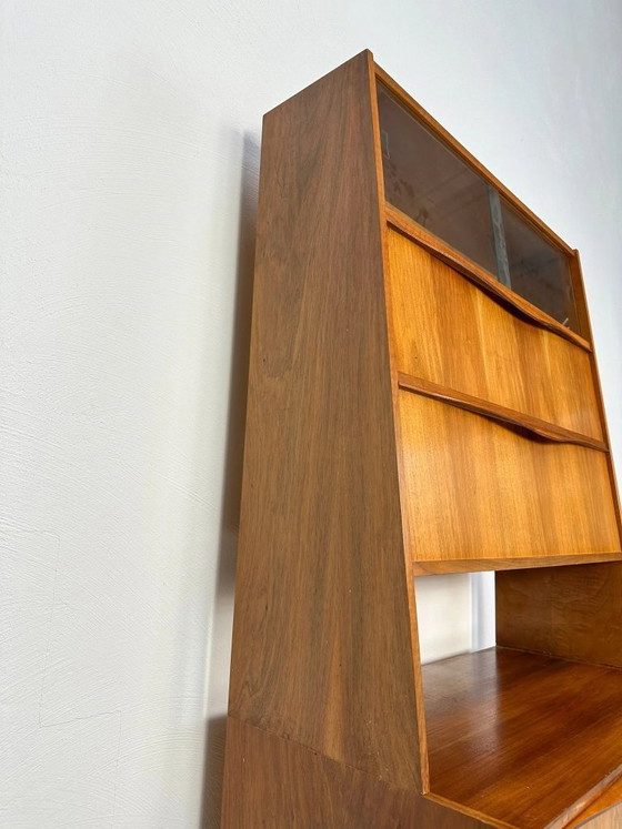Image 1 of Mobiletto vintage in noce di Franz Ehrlich per VEB Deutsche Werkstätten Hellerau, design tedesco, anni '50