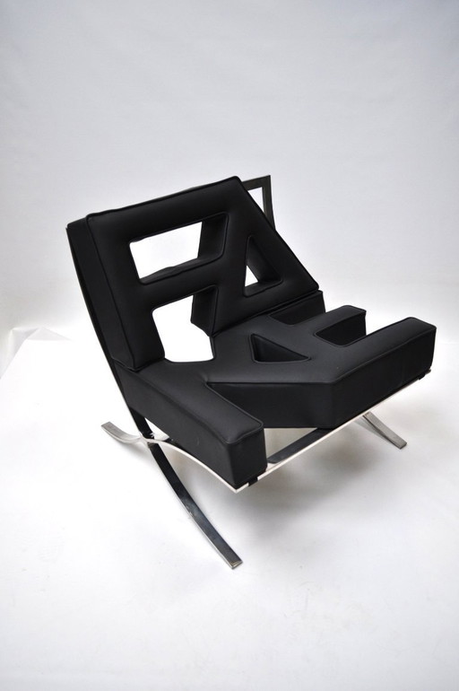 FALSO — Intervento su un'icona**