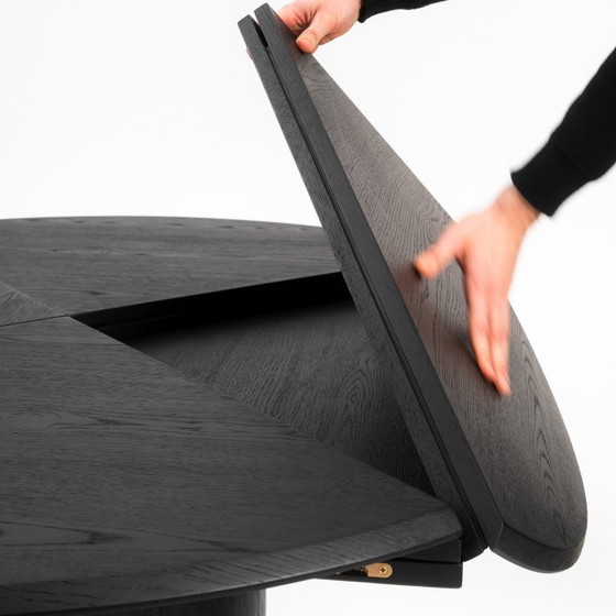 Image 1 of Table ronde/carrée de style Bauhaus en chêne noir