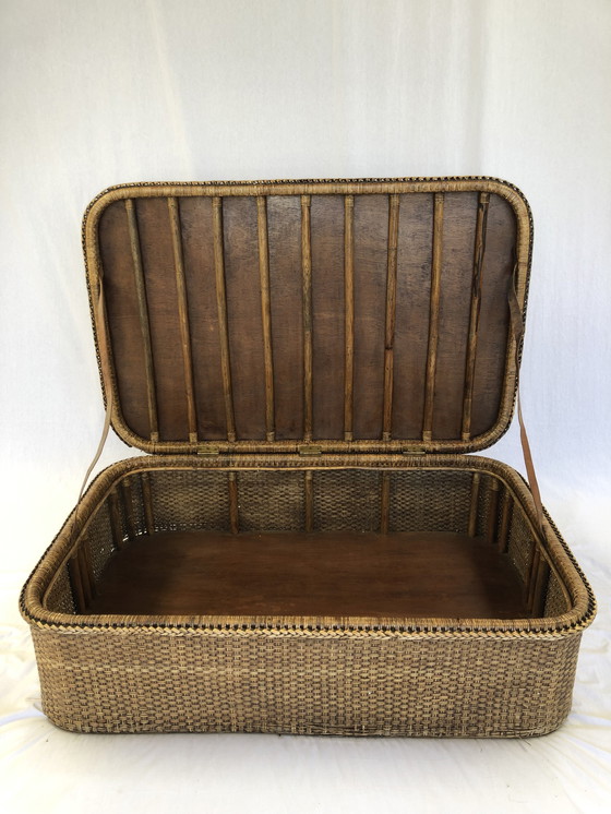 Image 1 of Grande table basse vintage en rotin