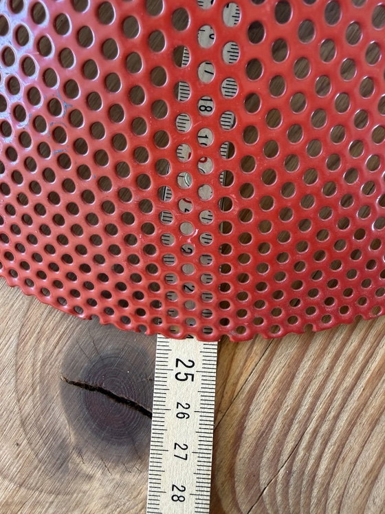 Image 1 of Rode metalen lamp met visnetmotief, MEMPHIS design uit de jaren 80, Mategot-stijl