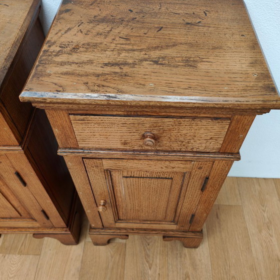 Image 1 of Set antiker Nachttische und Beistelltische aus Eiche