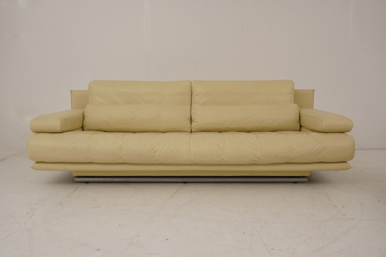 Image 1 of Set Rolf Benz composto da tavolino da caffè 6500, divano 1150 e 2 divani a tre posti in pelle beige.