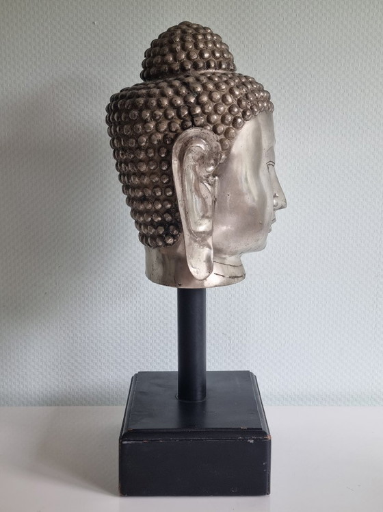 Image 1 of Large Buddha head on a wooden base (61 cm) – Asian sculpture