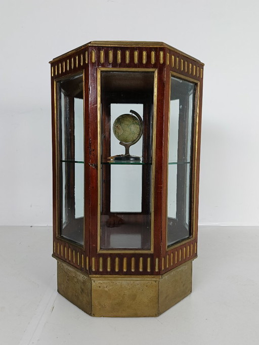 Achteckiger Vitrinenschrank, 19. Jahrhundert