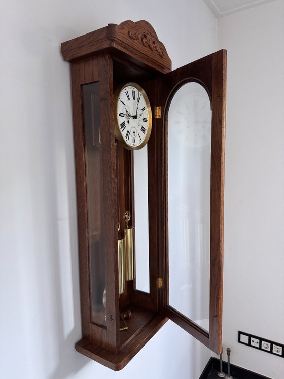 Orologio da parete classico con regolatore a corda, calendario annuale completo e 5 lancette. – Hermle, Wood (photo 7 of 7)