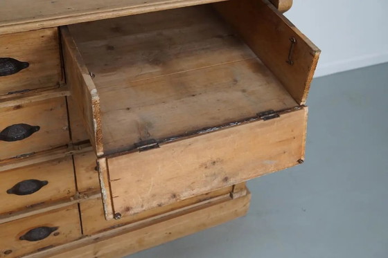 Image 1 of Antieke Duitse grenen winkelkast, begin 20e eeuw