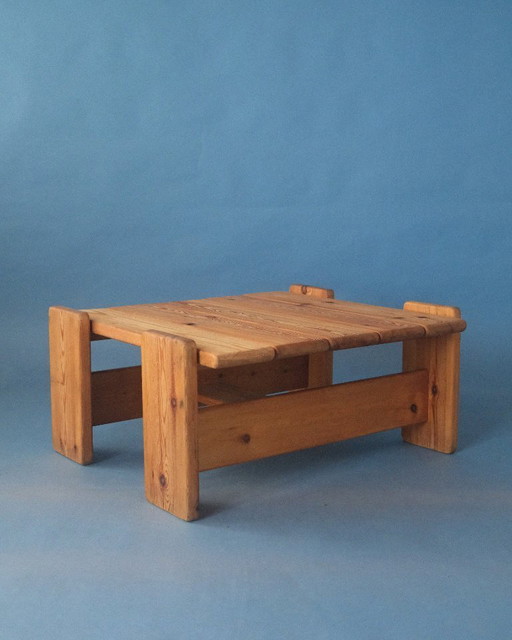 Brutalistische salontafel in massief grenen (kleinere versie)