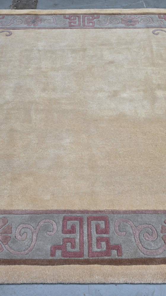 Image 1 of Tappeto orientale contemporaneo in lana, fatto a mano, colore giallo tenue, 250x350 cm.