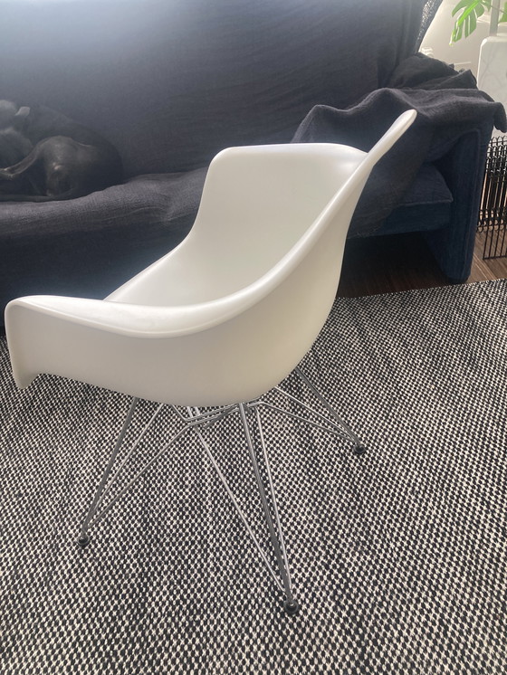 Image 1 of 6 coques Eames DAR (sans base)