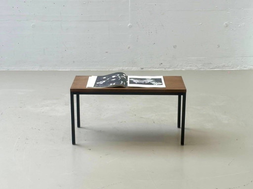 Minimalistische vintage tafel met houtfineer en stalen frame, jaren 80. – bijzettafels, Wood