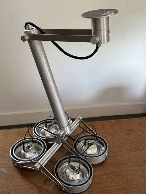 Nomad 4x : Plafonnier avec 4 spots LED sur 1 bras de Modular