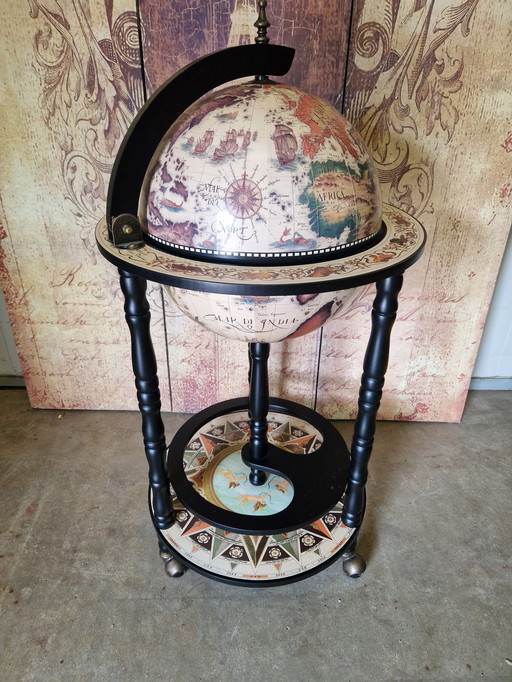 Magnifique globe bar