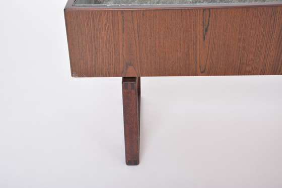 Image 1 of Elegante jardinera danesa de madera de mediados de siglo con tina de metal incrustada