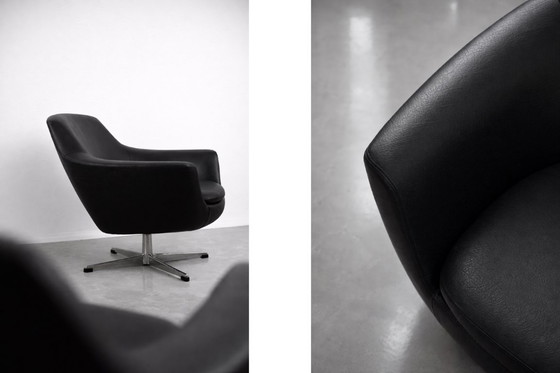 Image 1 of Sedie girevoli nere vintage in stile scandinavo moderno di metà secolo, anni '70, set di 2