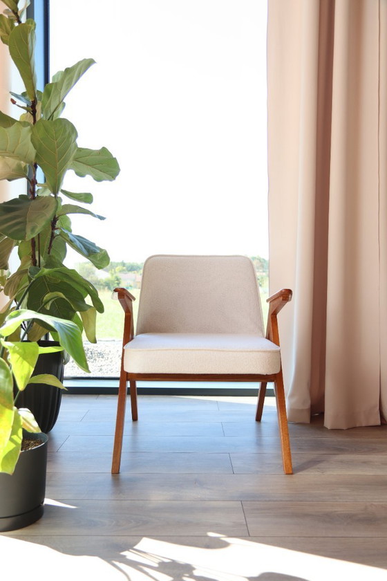 Image 1 of Fauteuil scandinave blanc bouclé, design Chierowsky