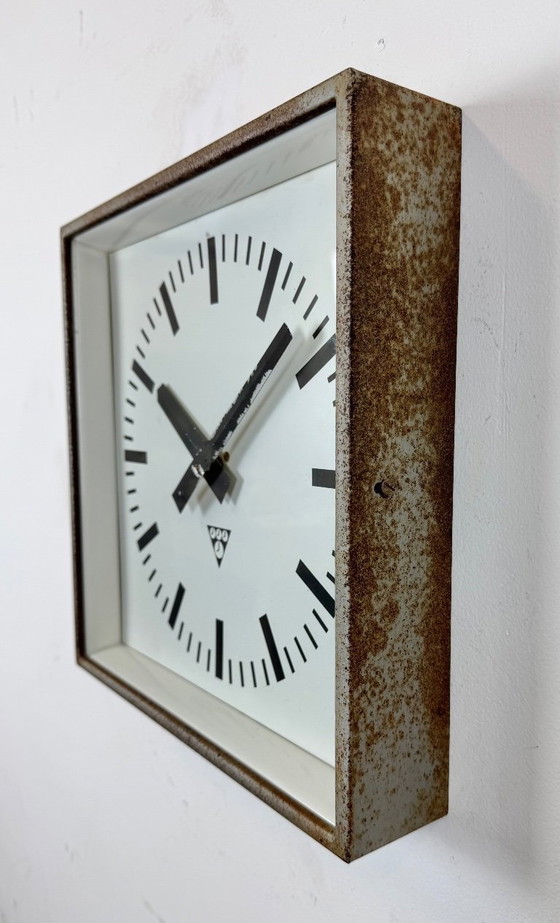 Image 1 of Grijze roestige industriële vierkante wandklok van Pragotron, jaren 70