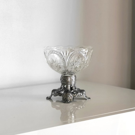 Image 1 of Antike Bonboniere aus geschliffenem Kristall