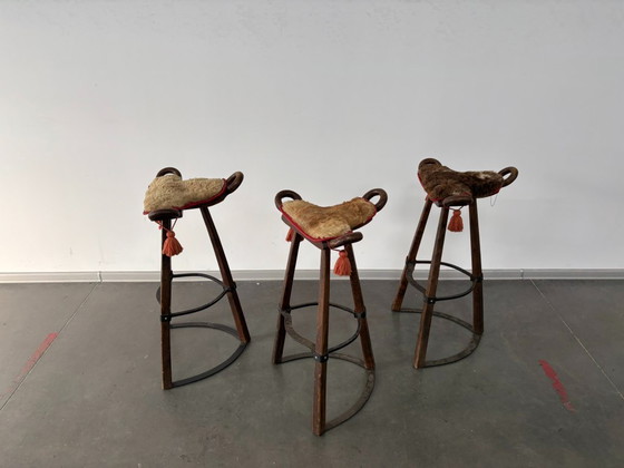 Set of 3 Vintage Brutalist Marbella Stools by Sergio Rodrigues – Barstools, Iron, Textile (photo 4 of 13)