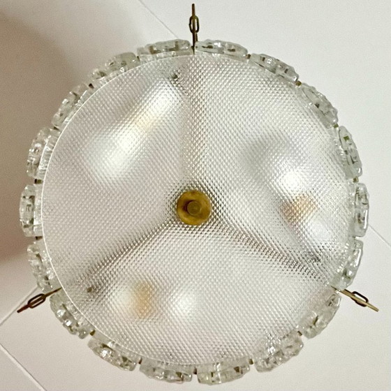 Image 1 of Carl Fagerlund voor Orrefors kroonluchter van messing en kristalglas uit het midden van de vorige eeuw, Zweden, jaren 60