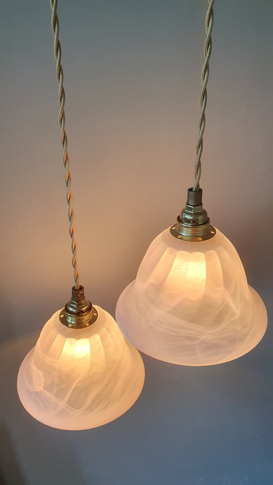 Ensemble de Suspensions Vintage en Verre Dépoli avec des 'Tourbillons' Tissés dans le Verre. – Metal (photo 5 of 18)