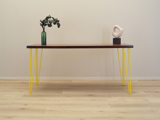 Image 1 of Bureau en bois de rose, design danois, années 1970, production : Danemark