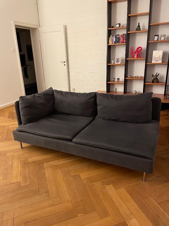 Image 1 of Sofá gris de Ikea de 195 cm con fundas lavables y cojines.