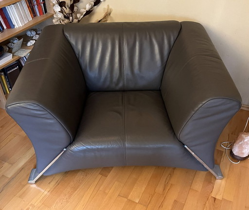 Sillón de diseño Rolf Benz tipo 322 de cuero color topo