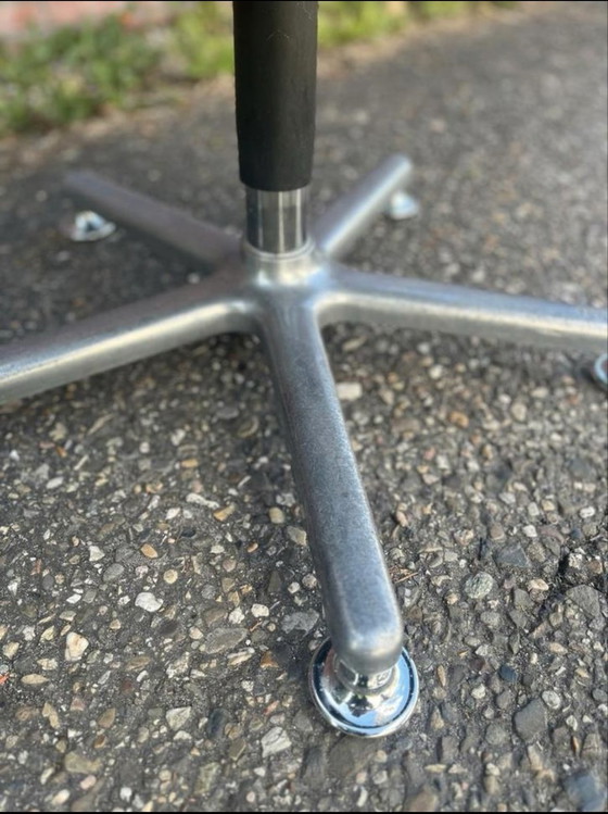 Image 1 of Eurosit Bürostuhl, schwarzes Leder, Metallgestell